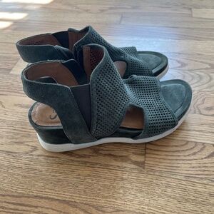 SOFFT— women’s “Shanda”comfort sandals